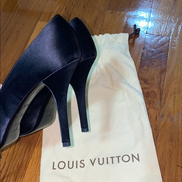 ✨Louis Vuitton Athen Satin Peep-toe Pumps✨ - Picture 8 of 13